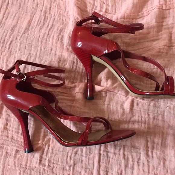 Strappy red pumps - Picture 3 of 6